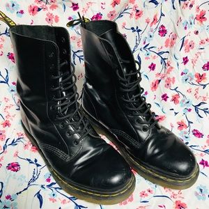 Used 1460 Dr Marten Boots